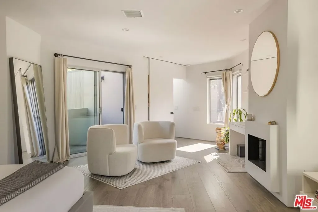 7187 Macapa Drive, Los Angeles, California, United States. - Photo 17