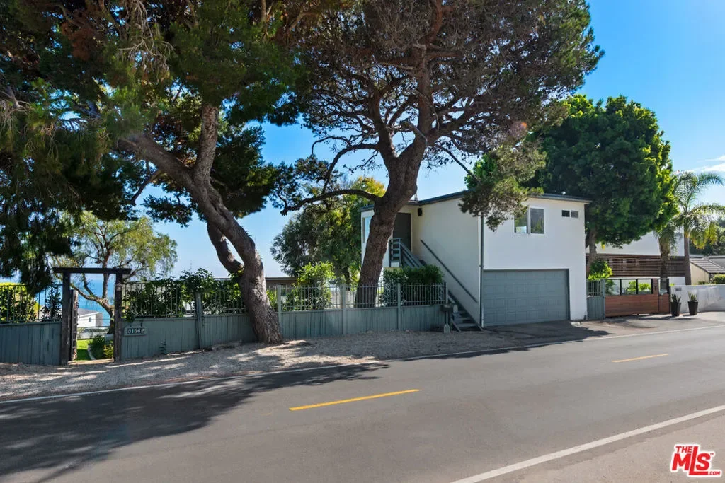 31562 Broad Beach Road, Malibu, California, United States. - Photo 22