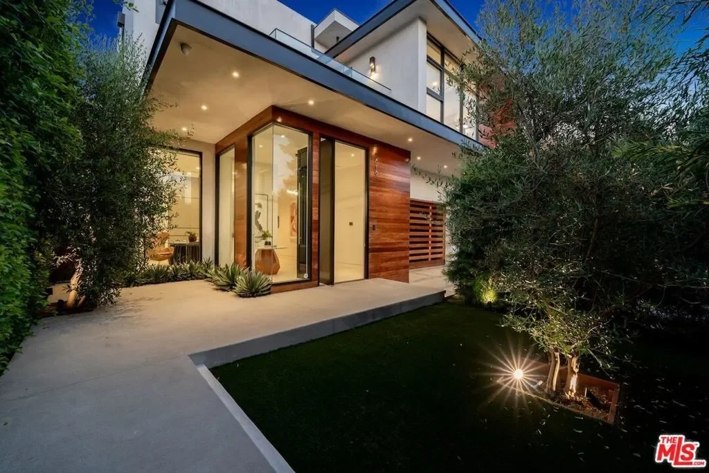 818 N Curson Avenue, Los Angeles, California, United States. - Photo 57