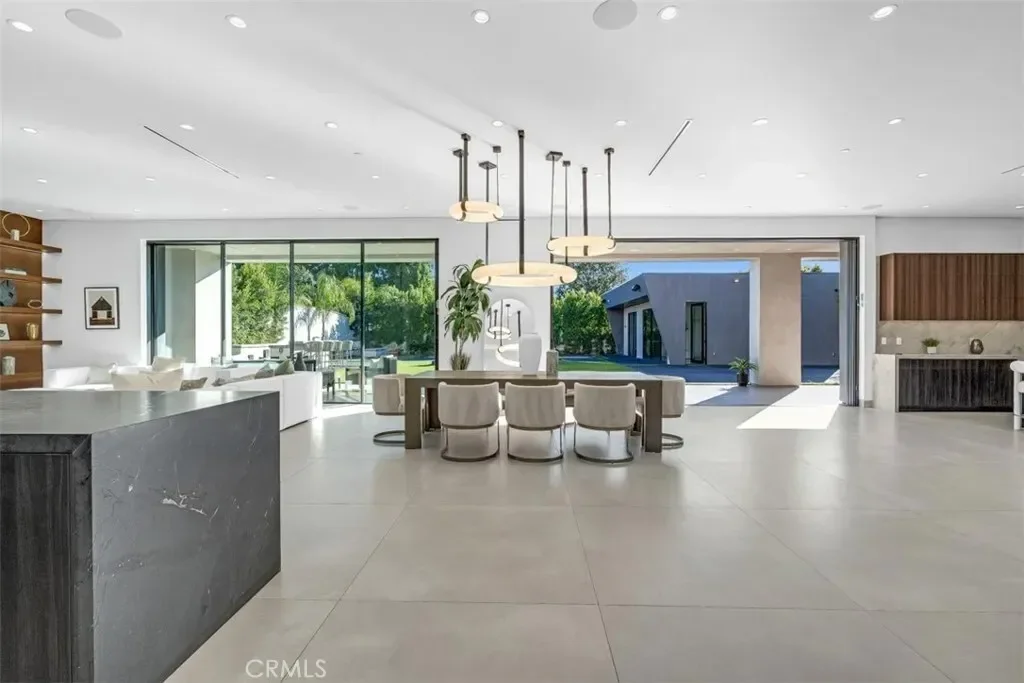 13016 Chandler, Los Angeles, California, United States. - Photo 3