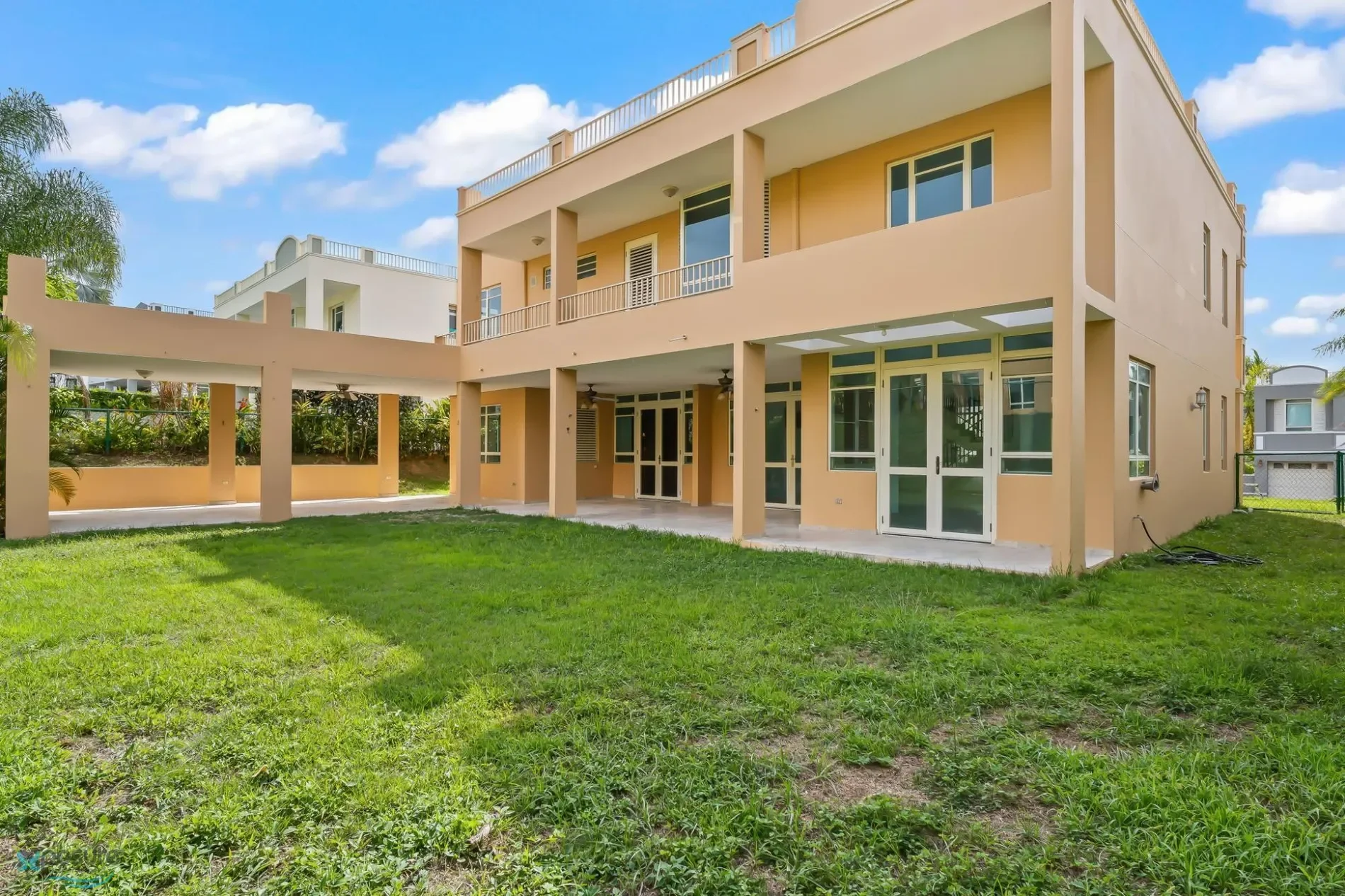 Exterior photo 6