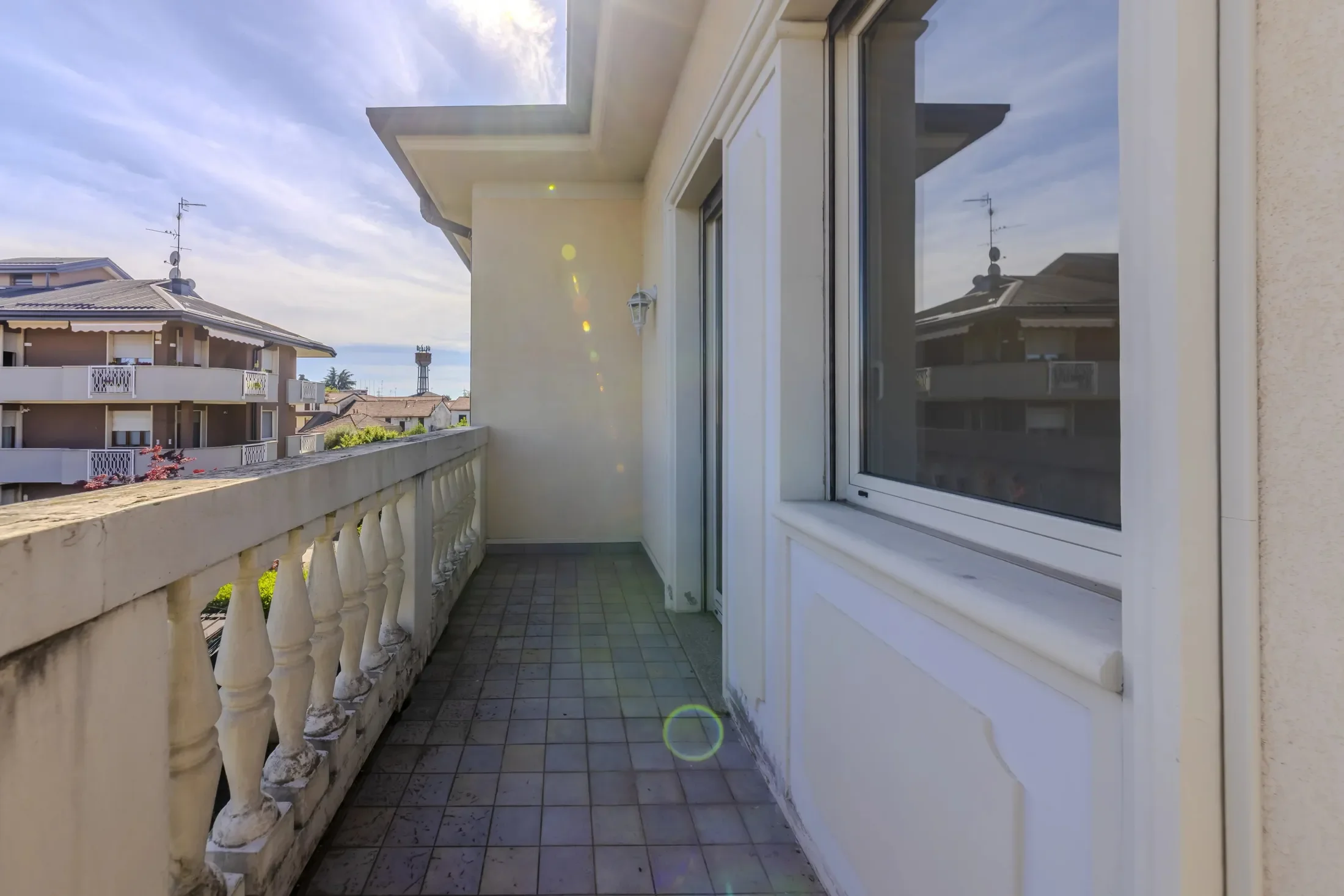 Exterior photo 4
