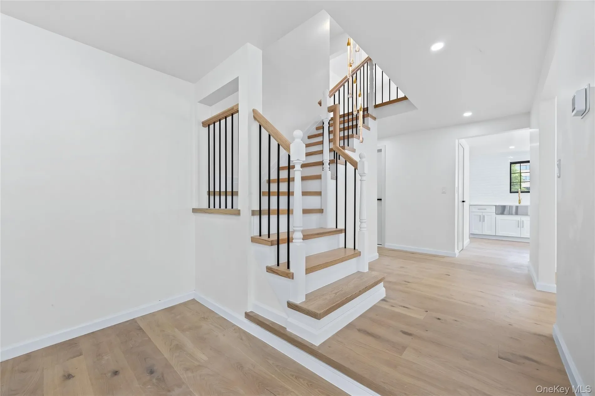 26 Roseanne Drive, Woodbury, NY 11797, Woodbury, New York, United States. - Photo 4