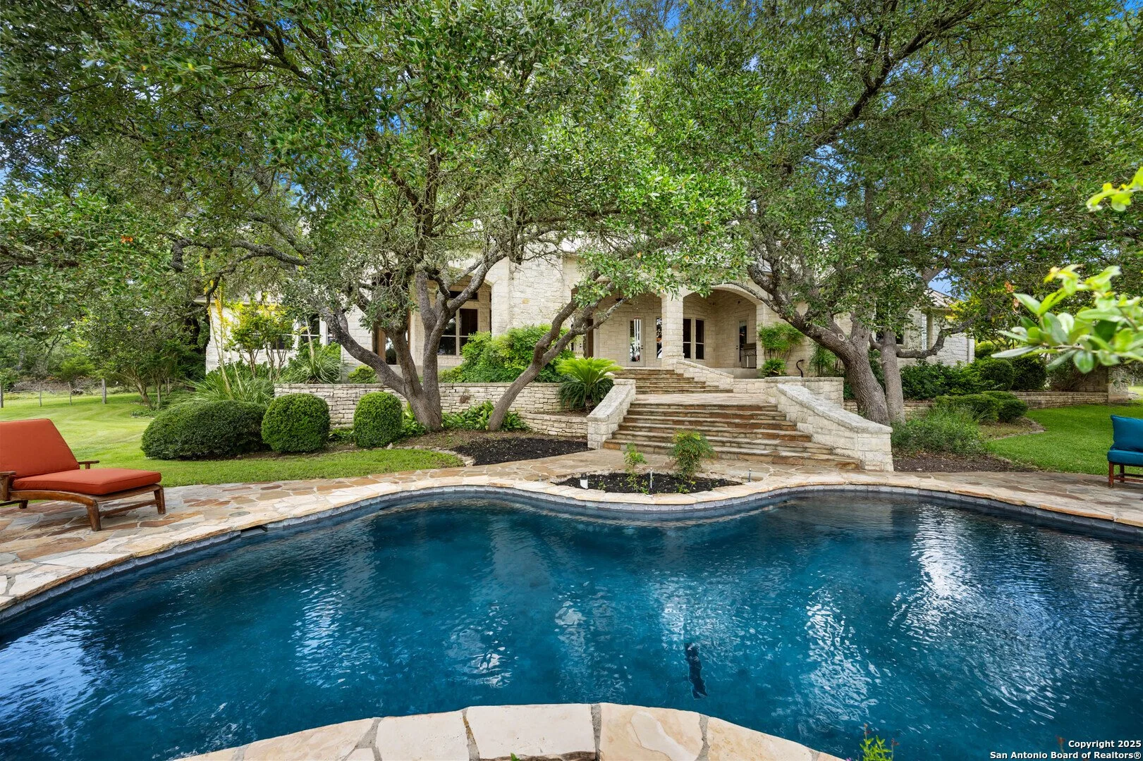 Exterior photo 6