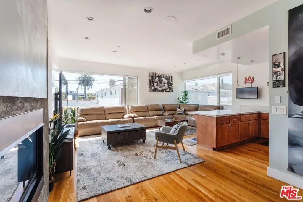 302 S Venice Boulevard, Los Angeles, California, United States. - Photo 19