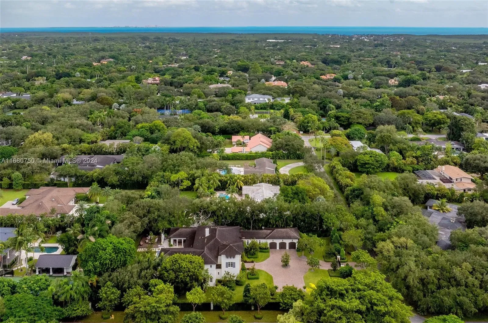 6495 SW 123rd Ter, Coral Gables, Florida, United States. - Photo 8