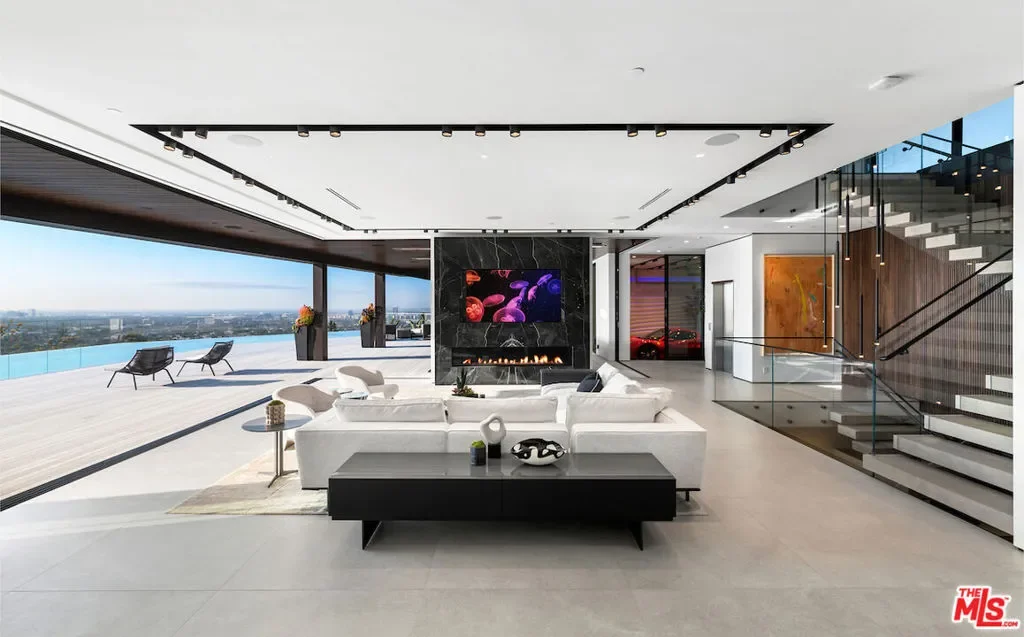 8116 Laurel View Drive, Los Angeles, California, United States. - Photo 25
