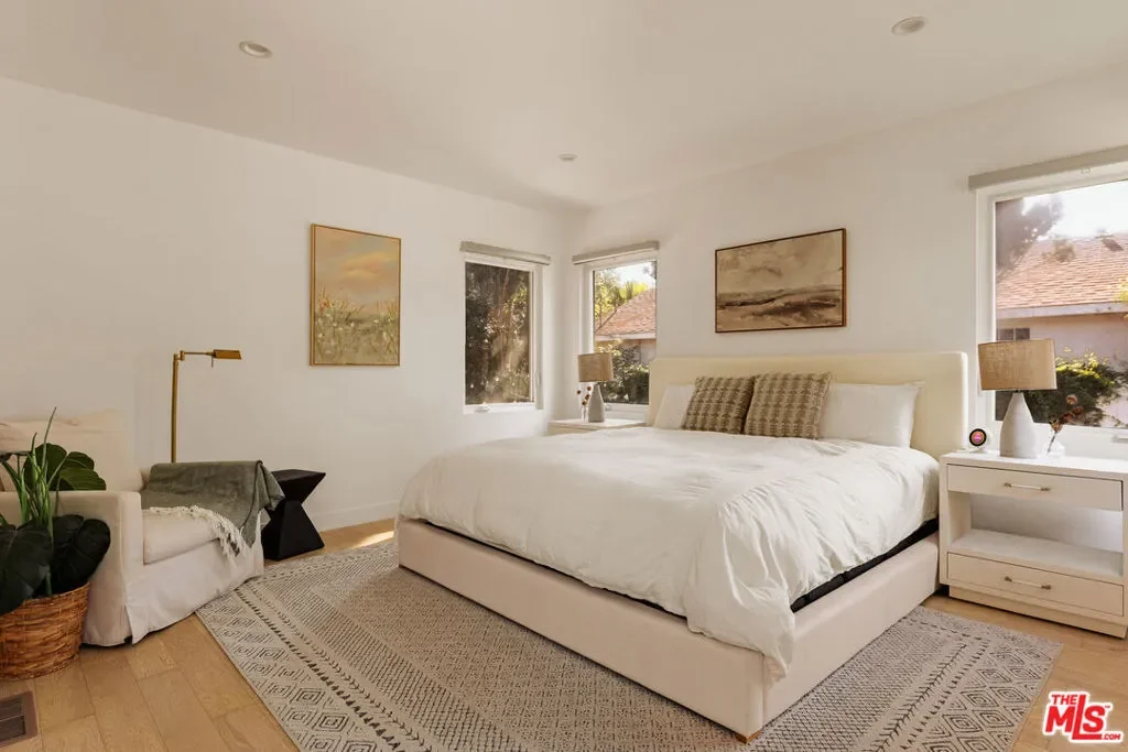 6448 Peach Avenue, Los Angeles, California, United States. - Photo 9