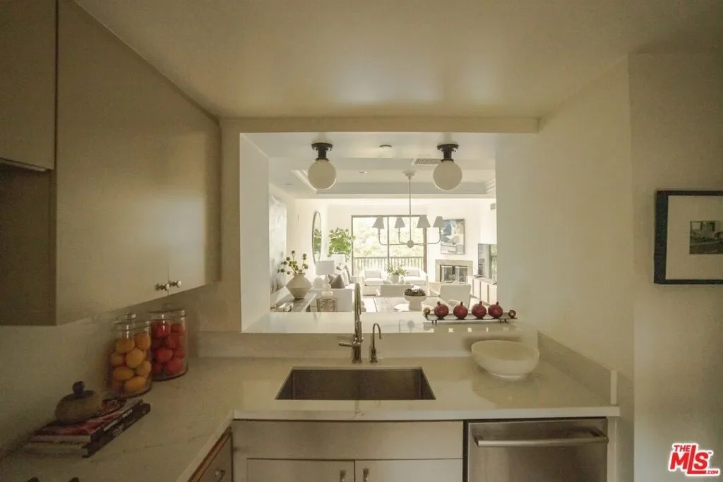 11847 Gorham Avenue 302, Los Angeles, California, United States. - Photo 20