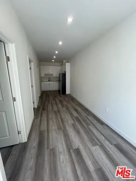 4546 W 17th Street, Los Angeles, California, United States. - Photo 9