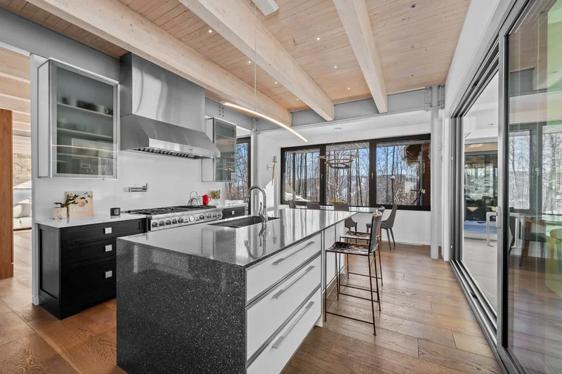 331 Ch. de l'Héritage, Saint-Sauveur, Quebec, Canada. - Photo 15