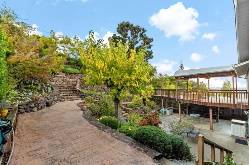 3848 Vineyard Drive, Redwood City, California, United States. - Photo 34