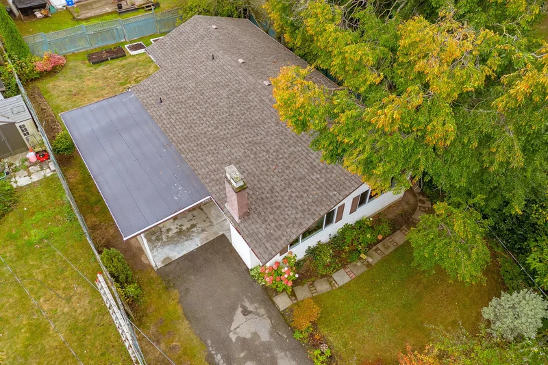 2365 Lovell Avenue, Sidney, BC V8L 2J5, Sidney, British Columbia, Canada. - Photo 32