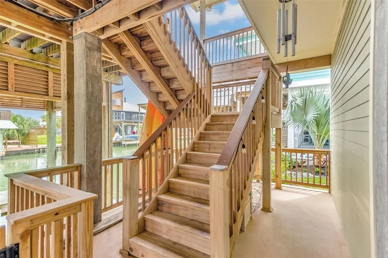 Single Family Residence in Tiki Island