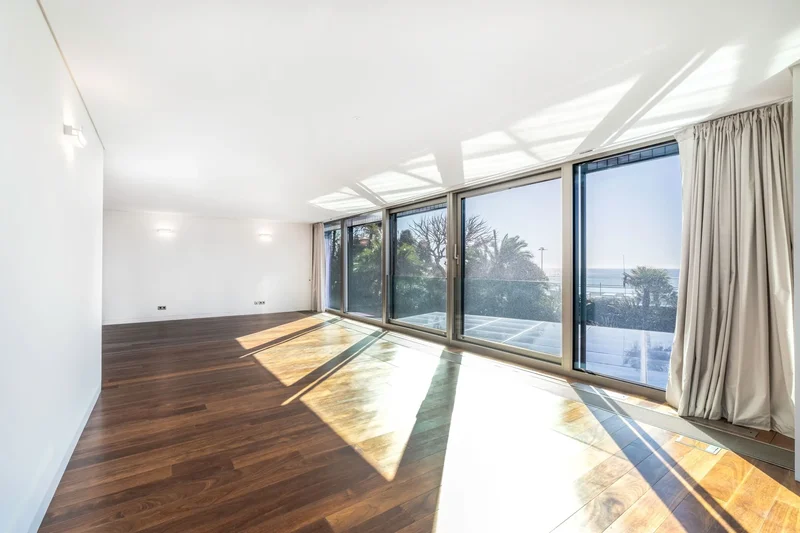 3-Bedroom Apartment in Cascais Iconic Building | 1st Ocean Line