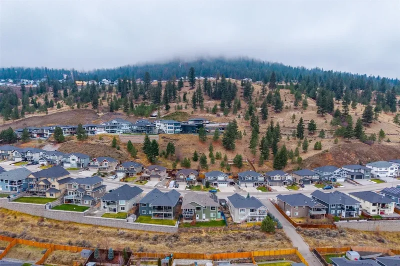 2016 Galore Crescent, Kamloops, British Columbia, Canada. - Photo 42