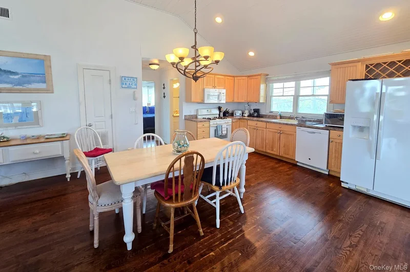 300 Lewis Walk, Yaphank, New York, United States. - Photo 31