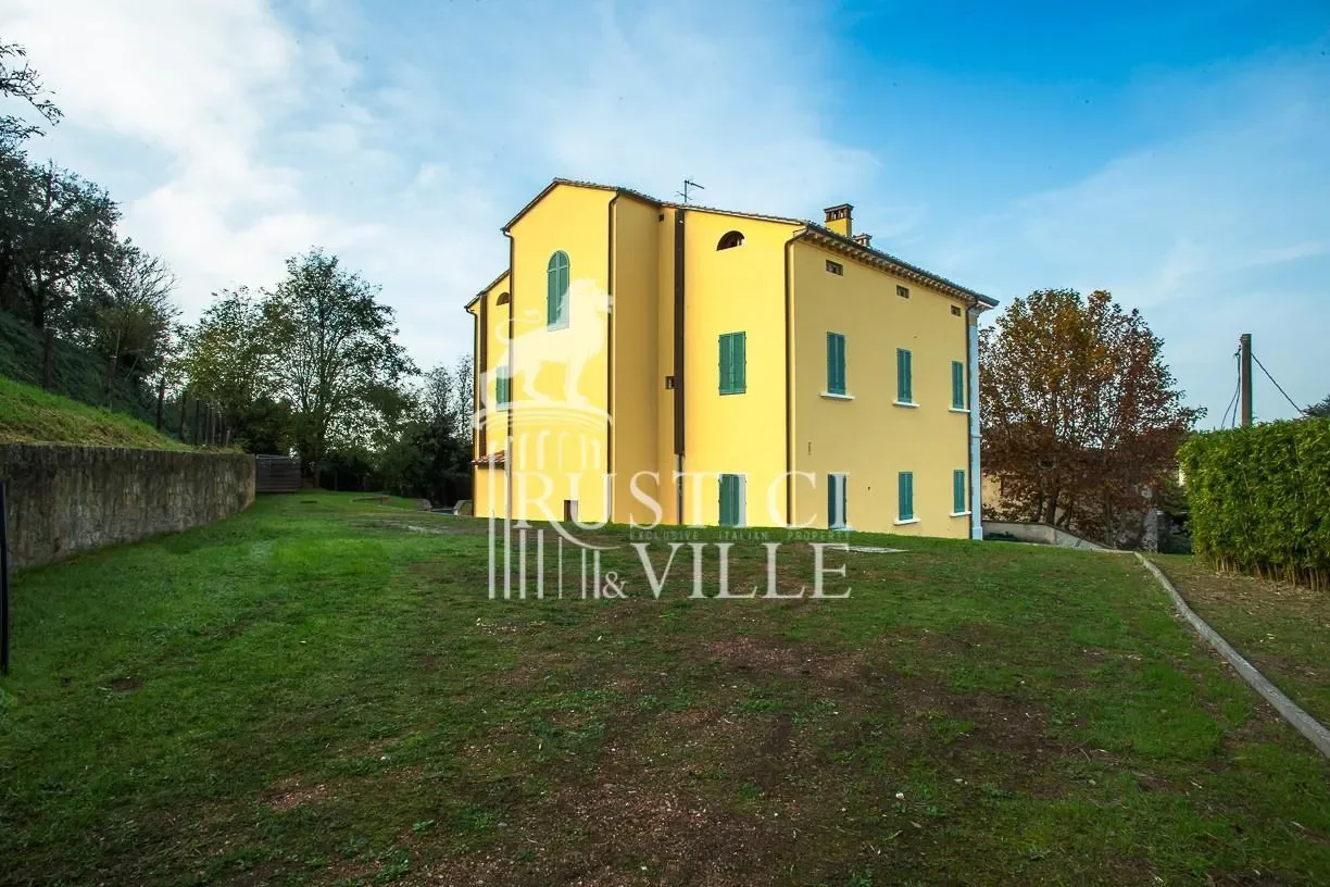 Exterior photo 4