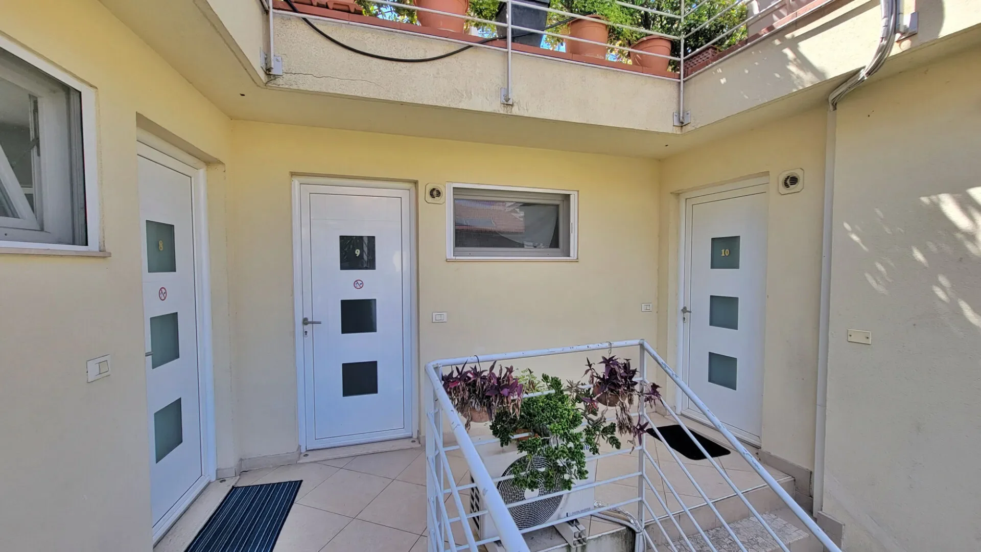 Exterior photo 7