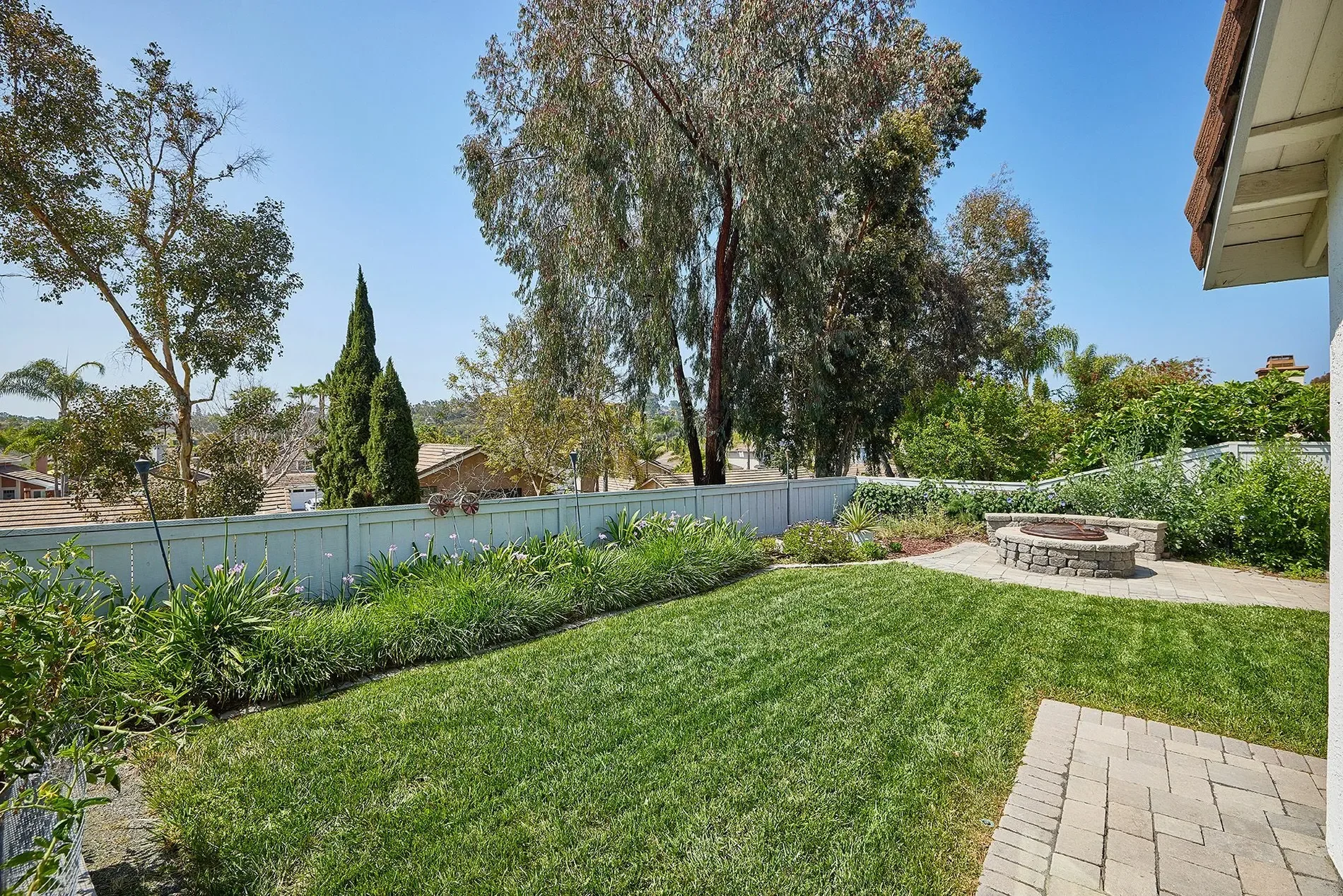 Exterior photo 3