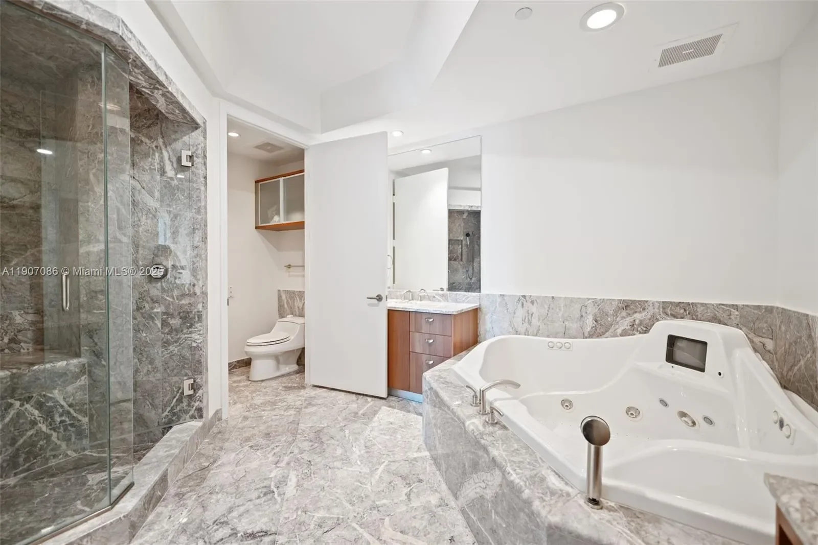 16051 Collins Ave 1202, Golden Beach, Florida, United States. - Photo 9
