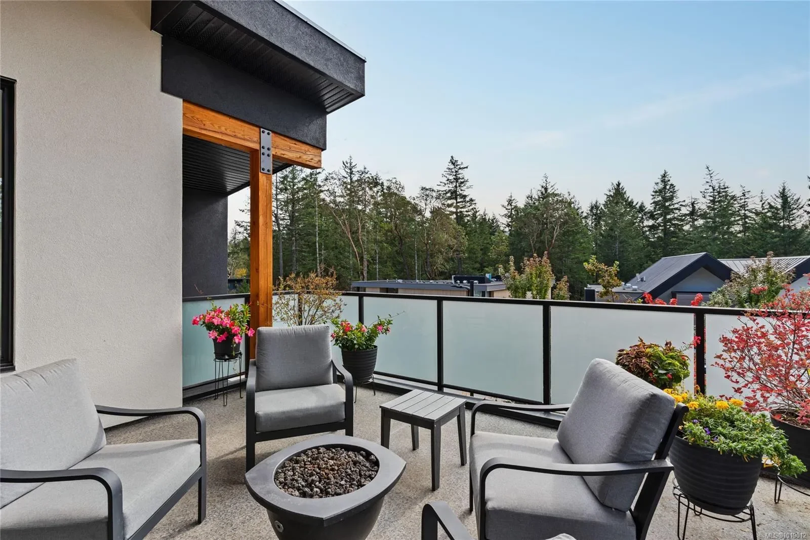 640 Medalist Ave, Colwood, British Columbia, Canada. - Photo 9