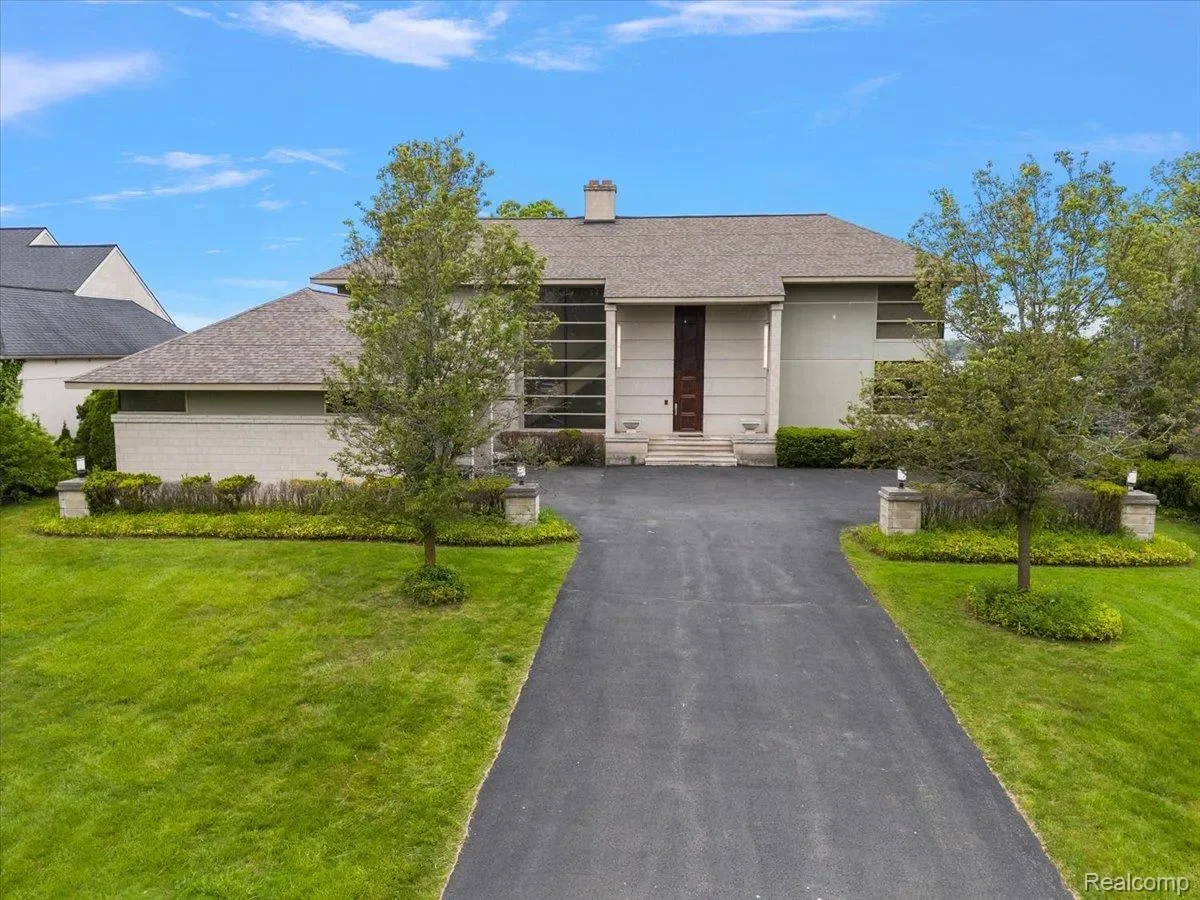 3468 PINE ESTATES Drive, West Bloomfield Charter Township, MI 48323, Orchard Lake Village, Michigan, United States. - Photo 7