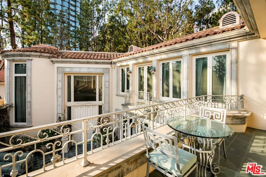 10275 Century Woods Drive, Los Angeles, California, United States. - Photo 21