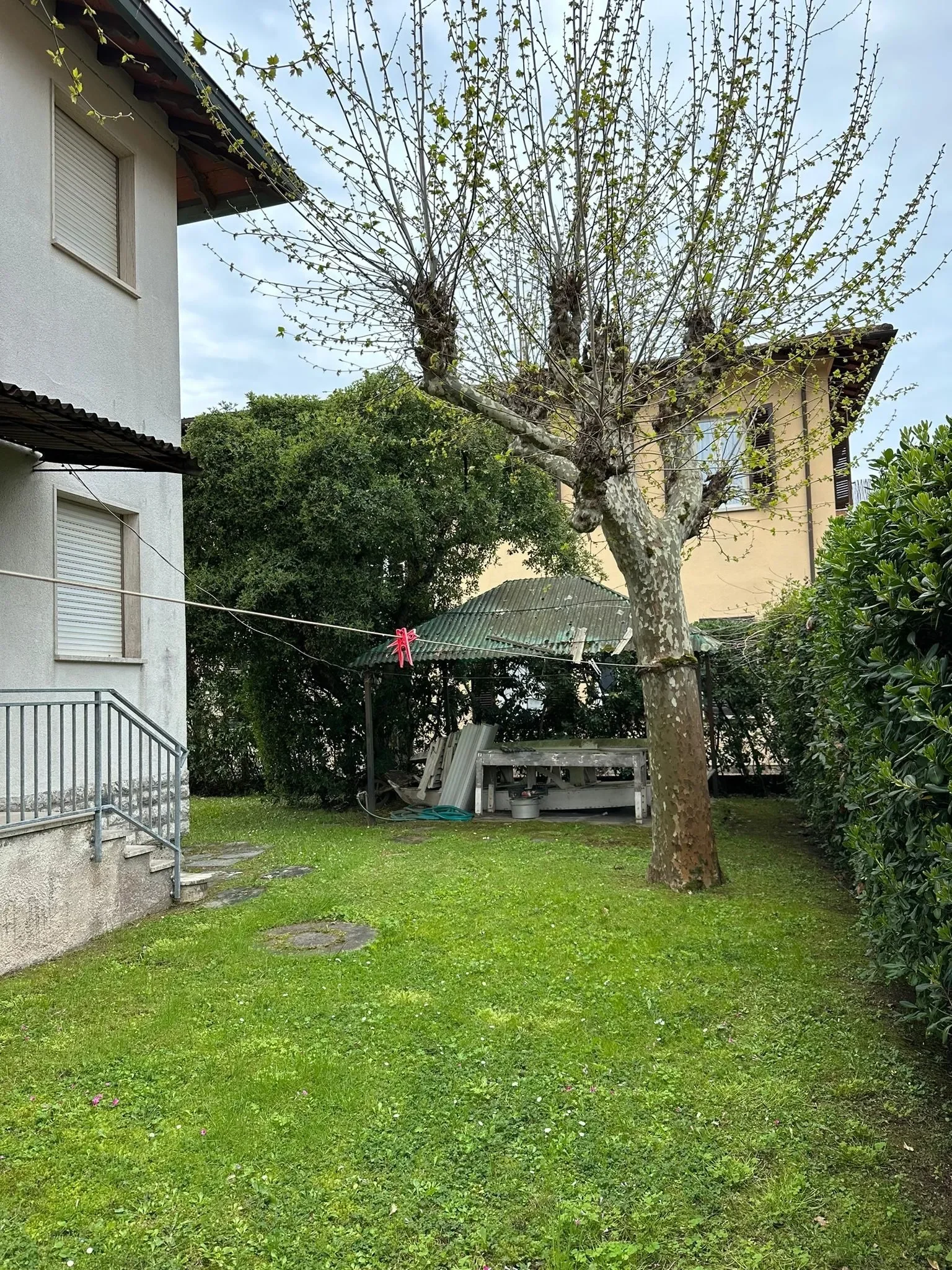 Exterior photo 5