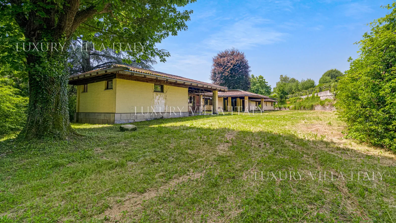 Exterior photo 6