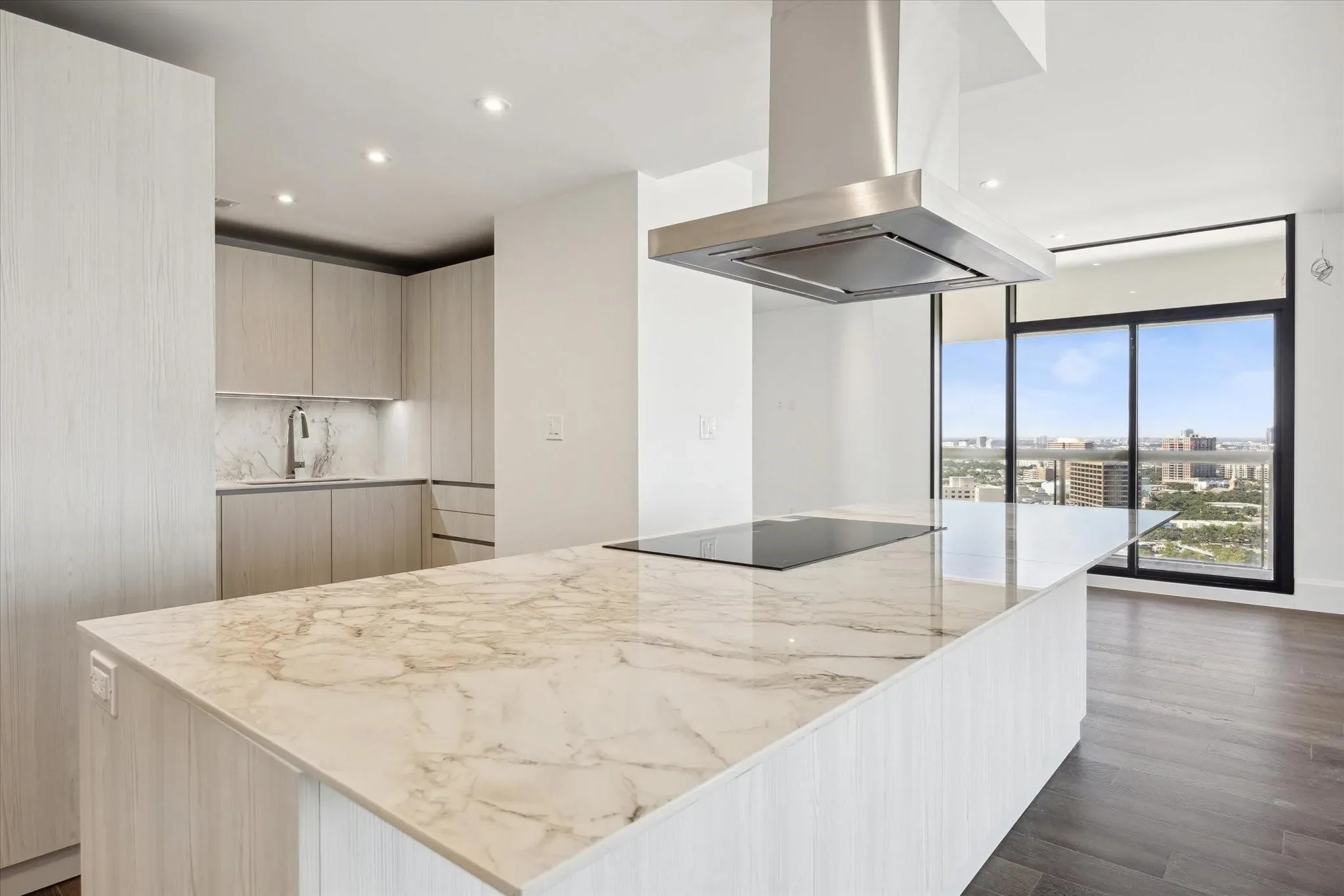 1701 Hermann Drive Drive 27CE, Houston, Texas, United States. - Photo 3