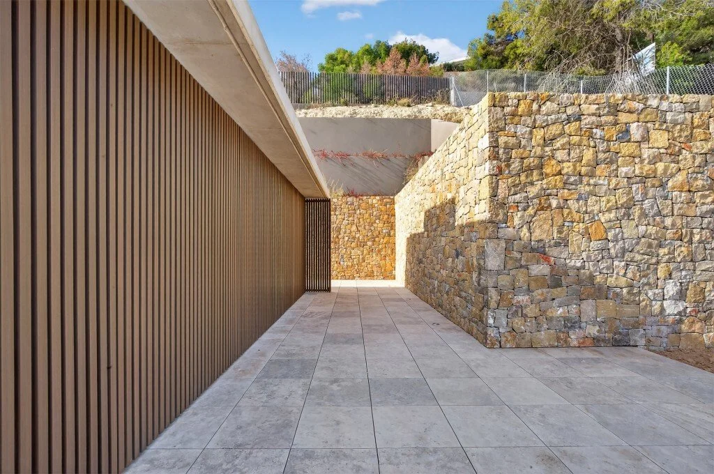 Exterior photo 4