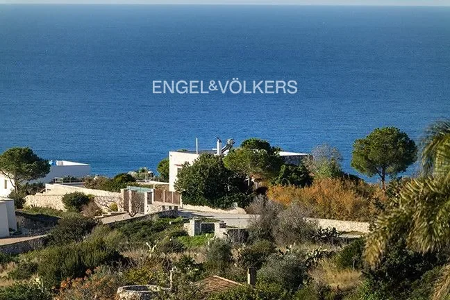 Villa with outbuilding and amazing sea view