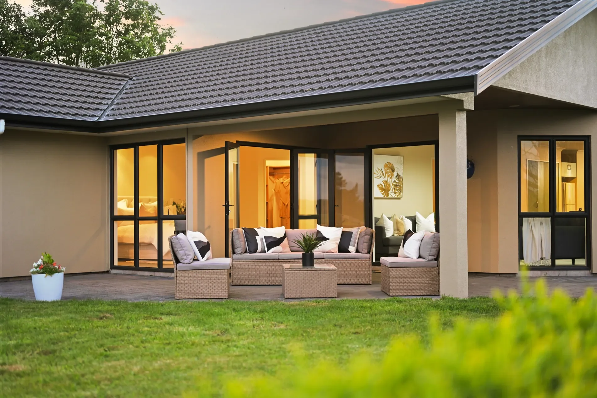 Exterior photo 5