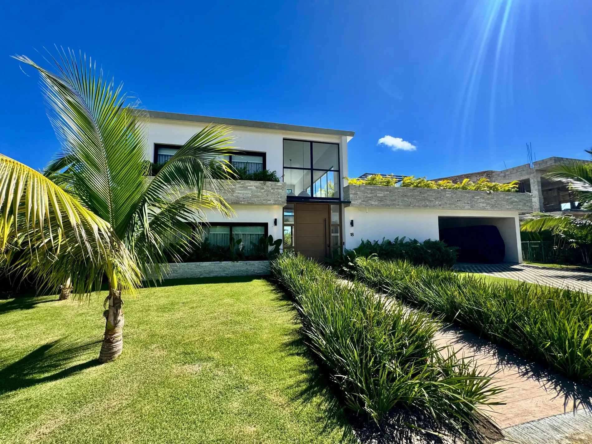 Exterior photo 5