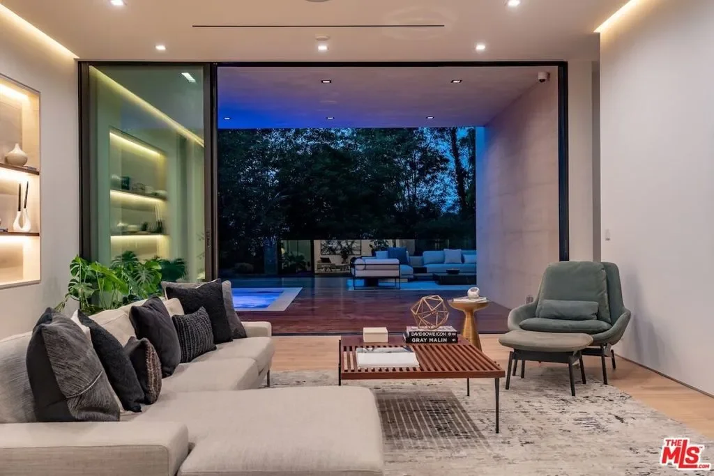 3748 Berry Drive, Los Angeles, California, United States. - Photo 6