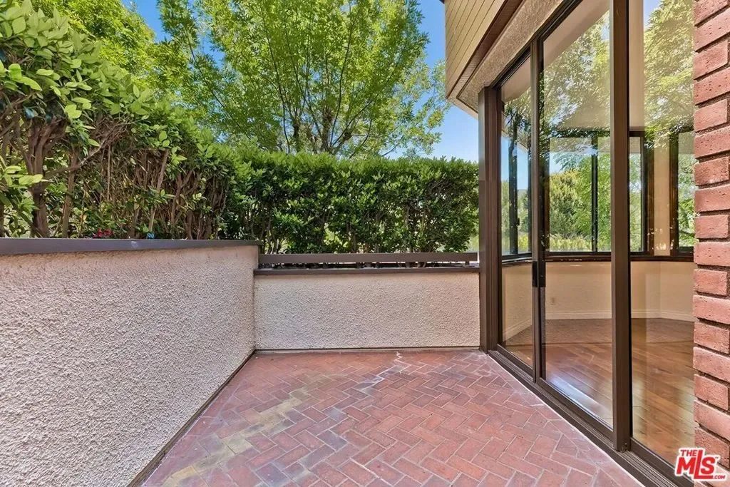 300 N Swall Drive 106, Beverly Hills, California, United States. - Photo 16
