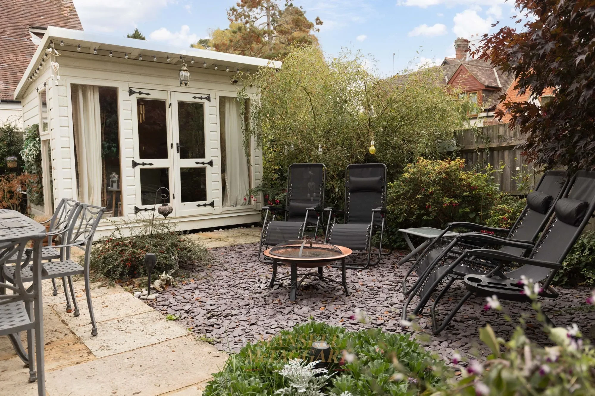 Exterior photo 3