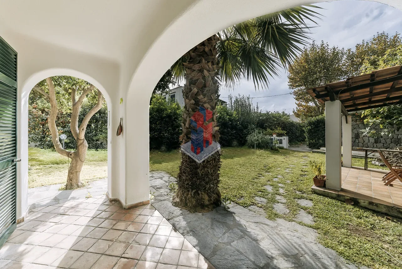 Exterior photo 7