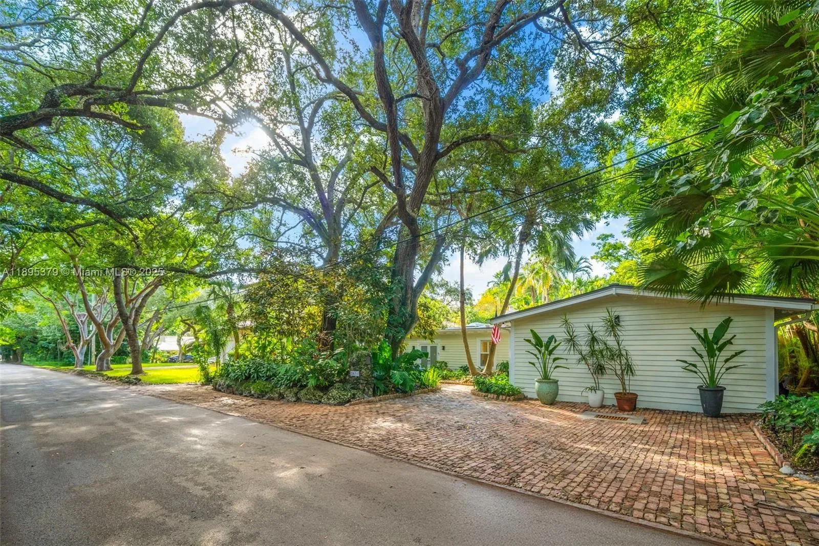 3610 Avocado Ave, Miami, Florida, United States. - Photo 2