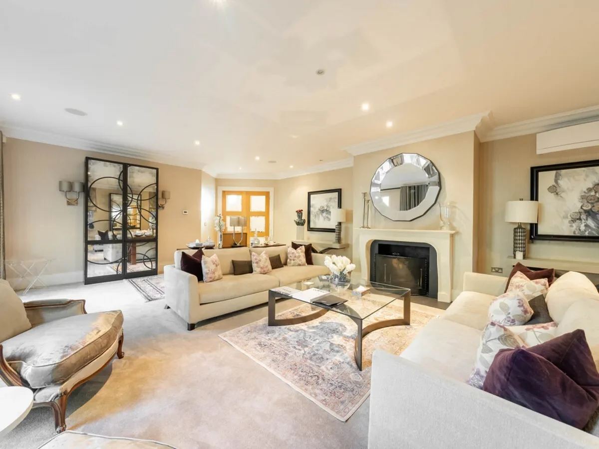 Abbots Drive, Virginia Water, GU25, Virginia Water, England, United Kingdom. - Photo 16