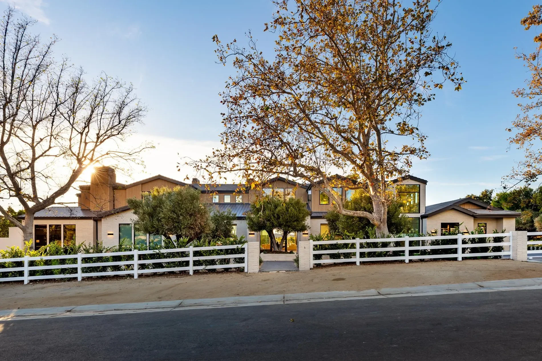 25151 JIM BRIDGER Road, Hidden Hills, California, United States. - Photo 9