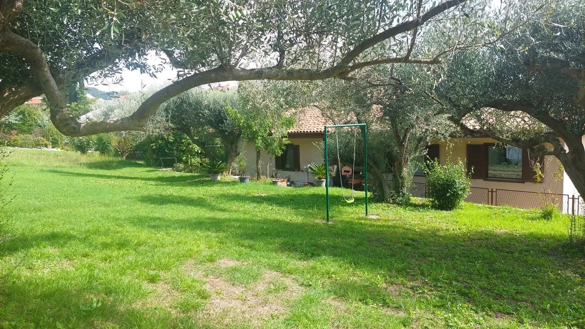 Exterior photo 8