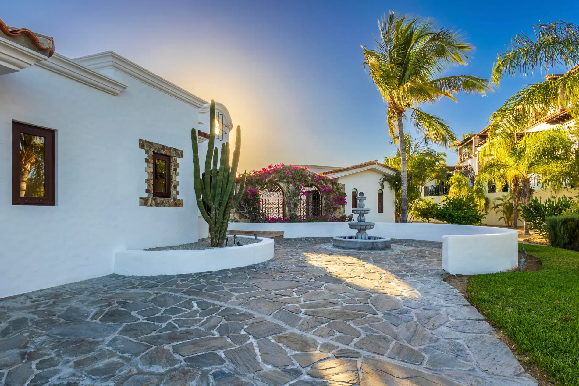 Exterior photo 2