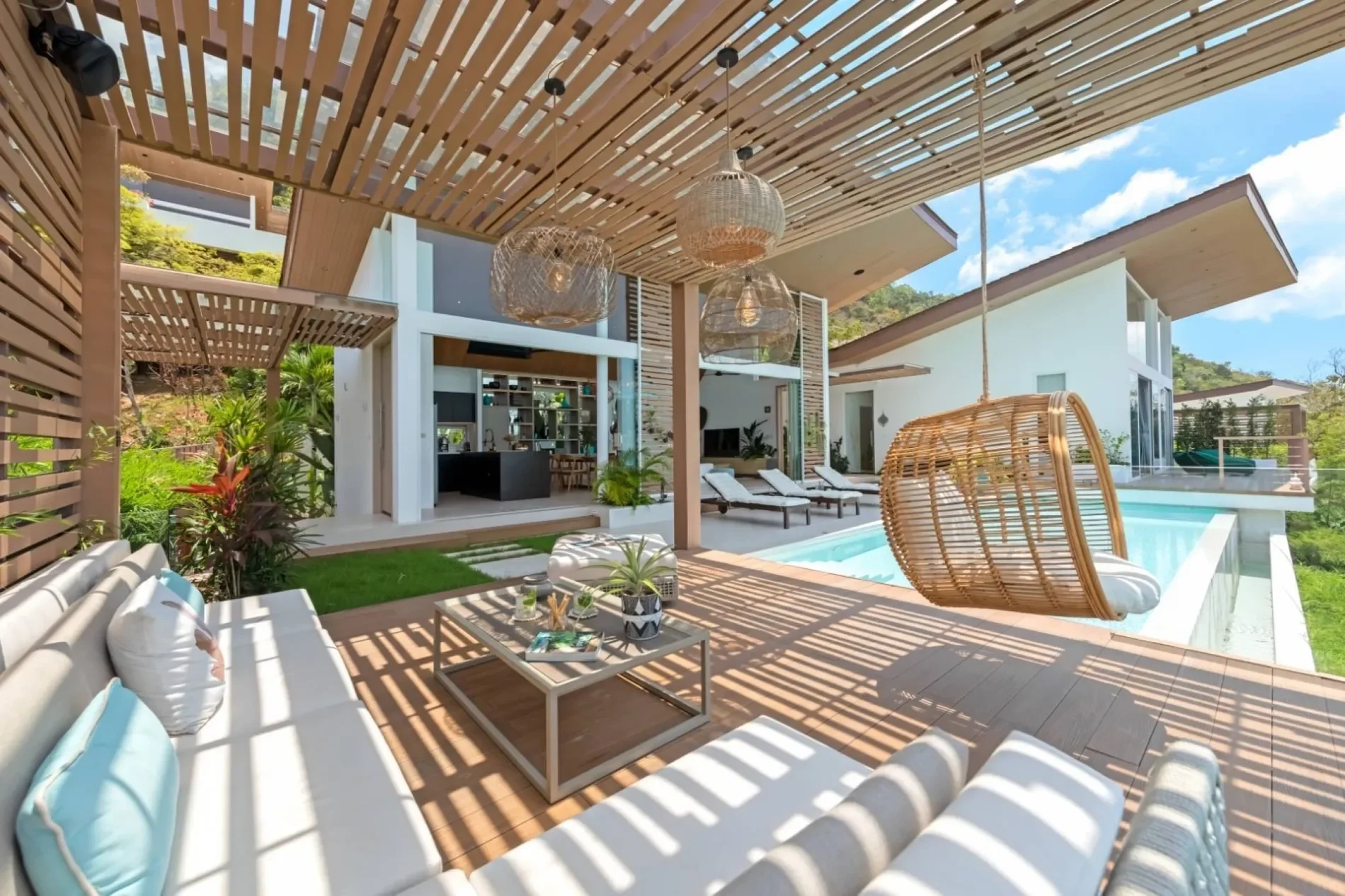 Exterior photo 6