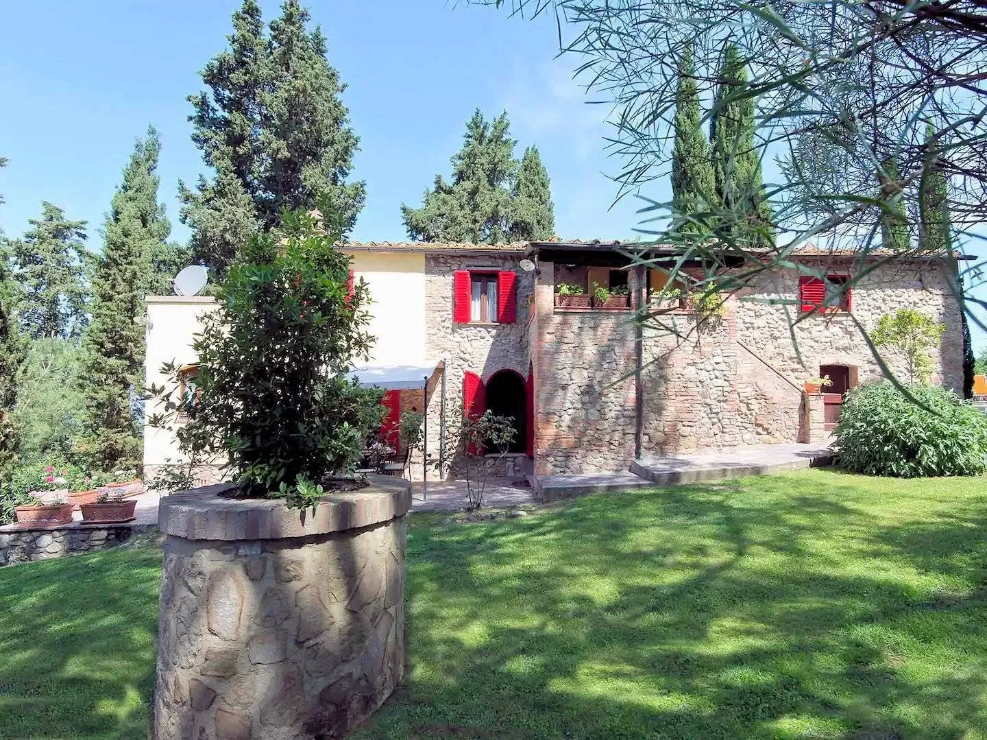Exterior photo 4
