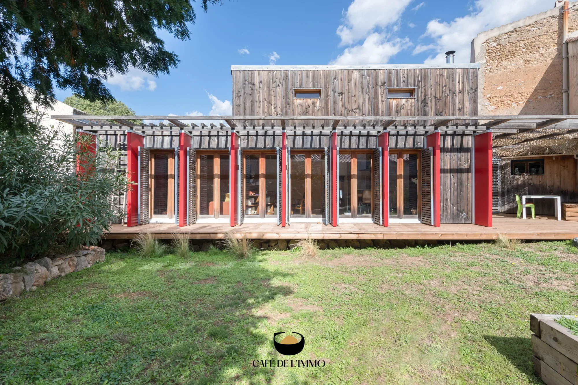 Exterior photo 4