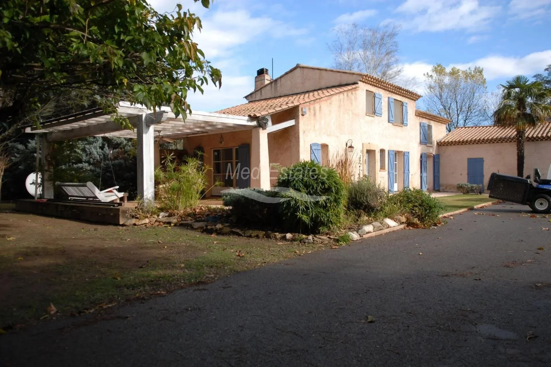 Exterior photo 11
