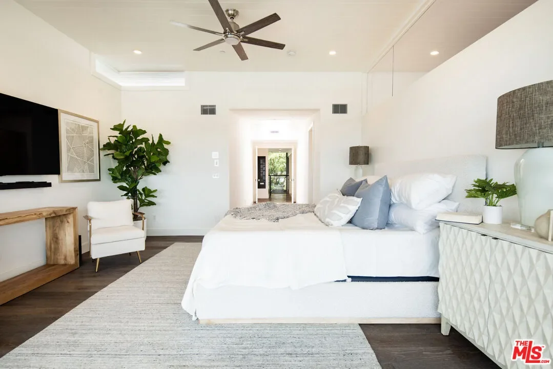 934 1st St, Manhattan Beach, California, United States. - Photo 8