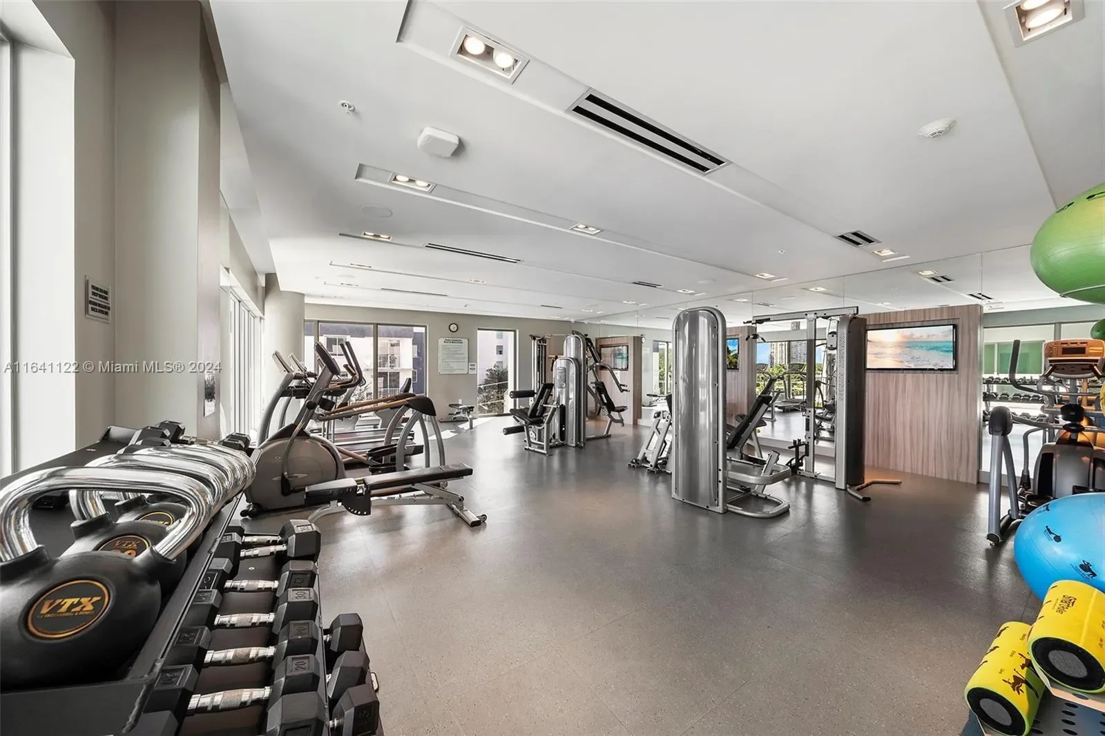 1600 SW 1st Ave 614, Miami, Florida, United States. - Photo 44